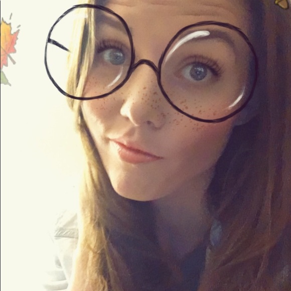 Meet your Posher, Alexandra - Picture 1 of 1